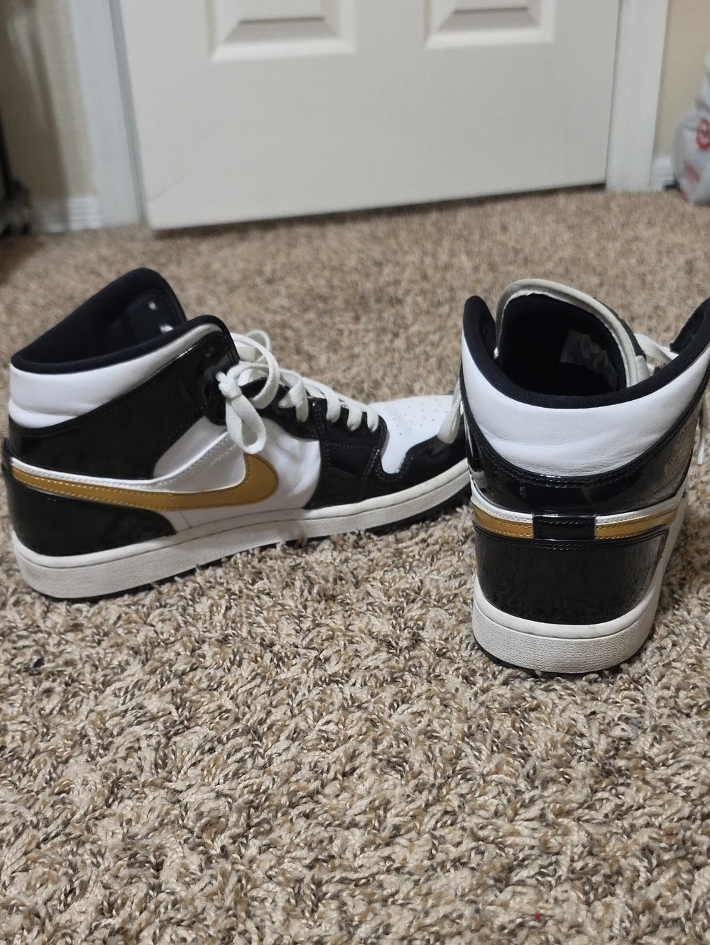 Jordan 1 SE Mid Black White and Gold